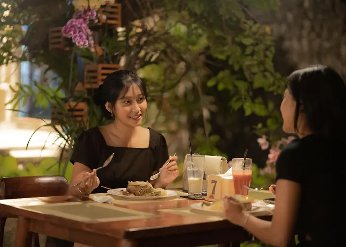 The & Restaurant Lovina Beach